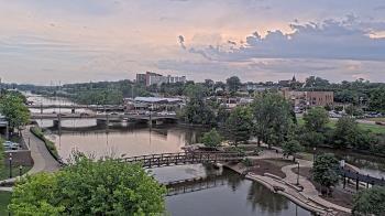 Weather camera view of City of Elgin.