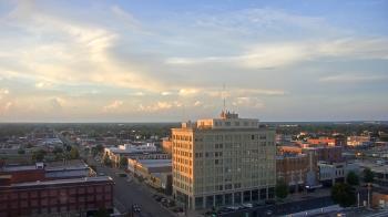 Weather camera view of First National Bank-Hutchinson.