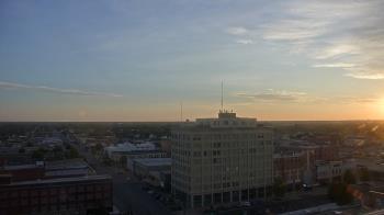 Weather camera view of First National Bank-Hutchinson.