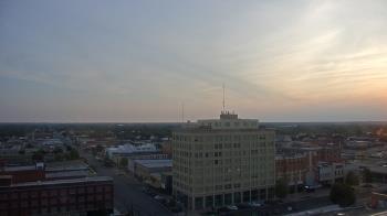 Weather camera view of First National Bank-Hutchinson.