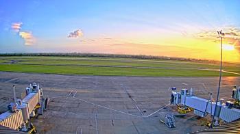 Weather camera view of Lake Charles Rgnl Arpt terminal bldg.