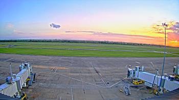 Weather camera view of Lake Charles Rgnl Arpt terminal bldg.